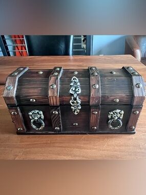 Pirate Chest Wood Treasure Liquor Box Trunk Barware decanter shot glasses gold